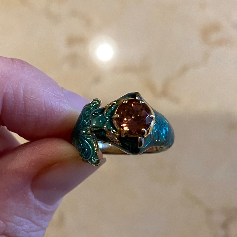 GUCCI Feline 18K Gold Green Enamel Diamond Ring - Picture 2 of 7